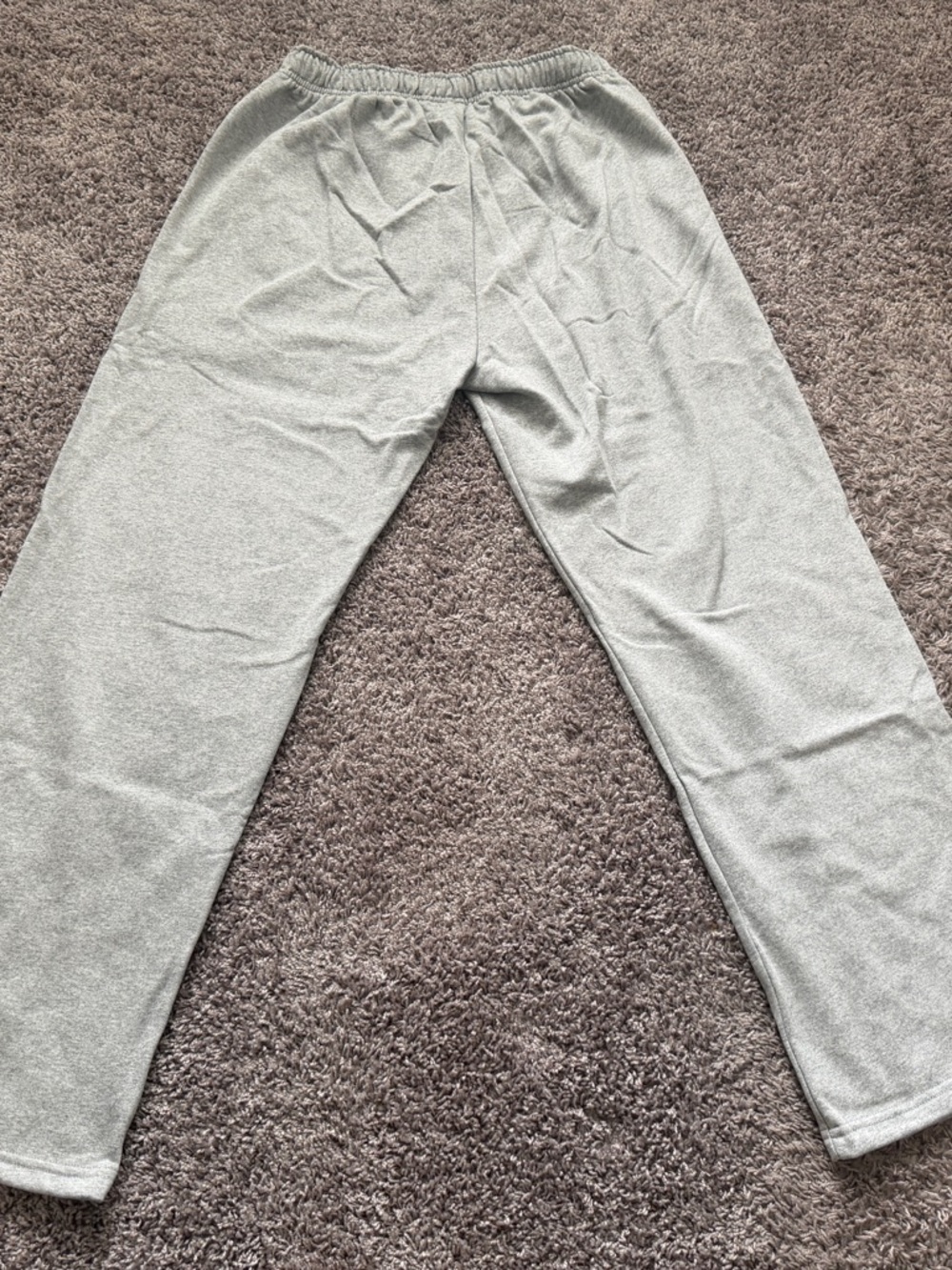 Alo Yoga Sweatpants – Grey
Size Large - Picture 4 of 6